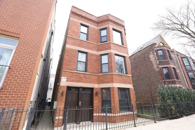Building Photo - 2019 N Hoyne Ave