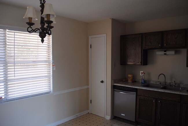 Foto del edificio - Cozy Home in Opelika Available in July!