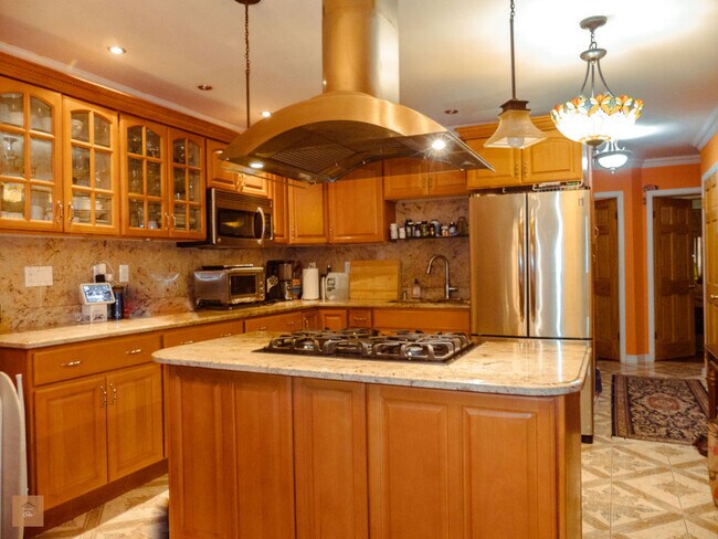 Foto del edificio - 2426 Maclay Ave