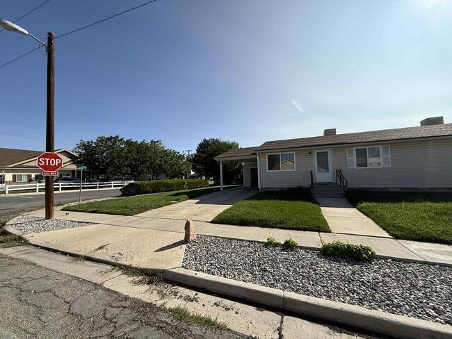 Building Photo - Duplex