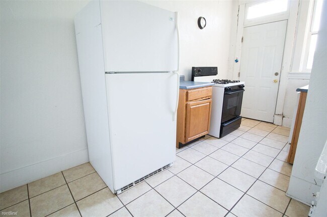 Building Photo - 2 br, 1 bath 4plex - (CRAFTON HS(Close To ...