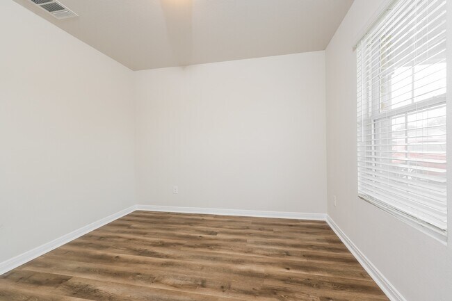 Foto del edificio - 17640 Cedar Crst Dr