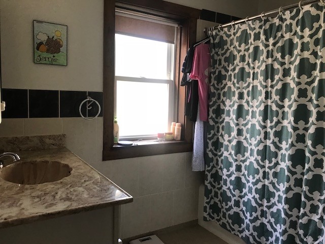 Interior Photo - 5409-5411 W Barry Ave