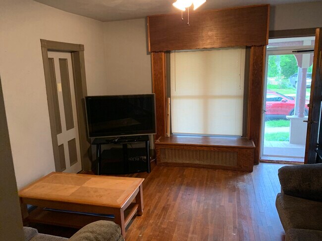 Building Photo - 81 Chapin St