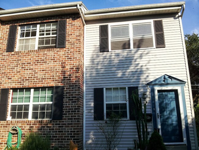 Foto del edificio - 521 Woodland Ave