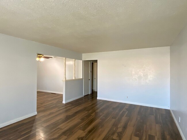 Foto del edificio - $2,195 Barstow & Willow, Clovis, ZERO Depo...