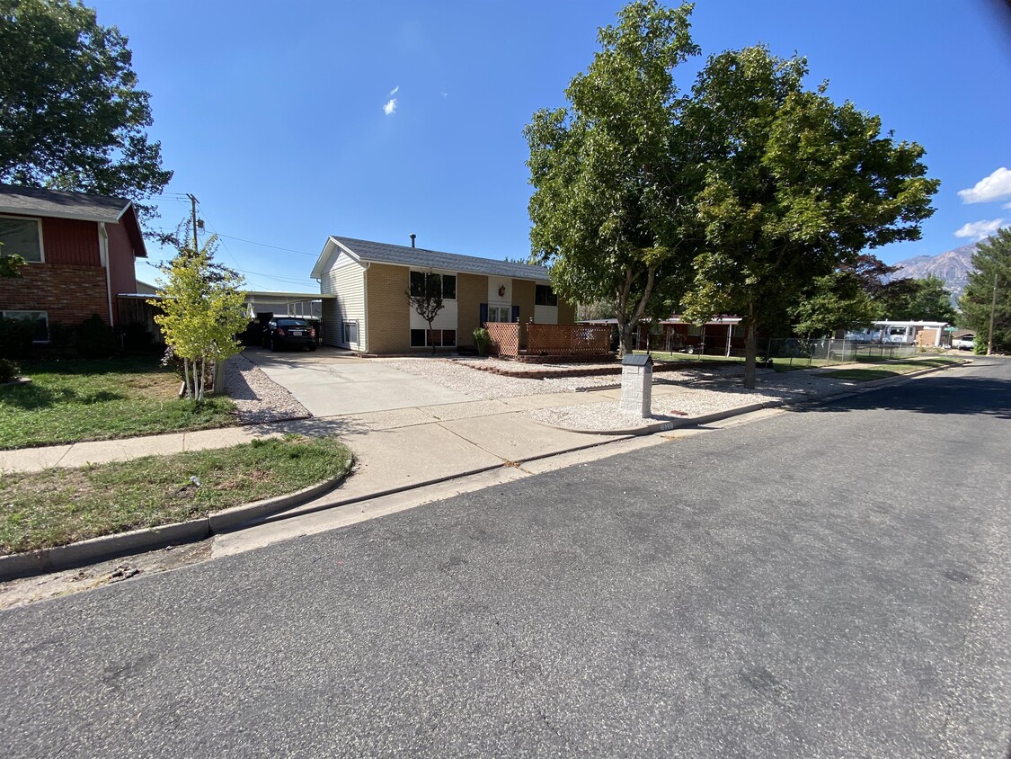 Primary Photo - 1021 N 925 E St