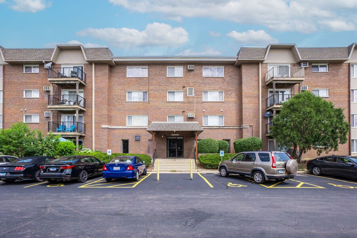 Primary Photo - 2300 Beau Monde Terrace