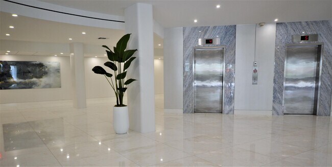 Foto del edificio - 3546 S Ocean Blvd