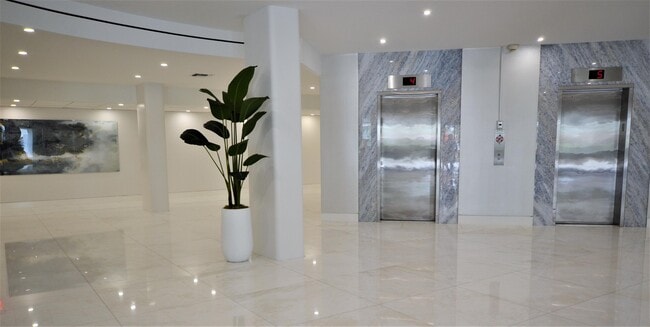 Building Photo - 3546 S Ocean Blvd