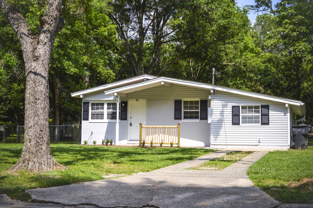 Primary Photo - House Near Campus With Yard