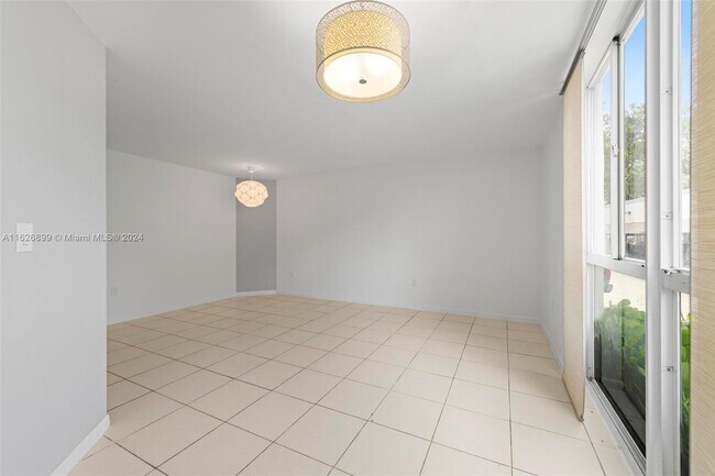 Foto del edificio - 1688 West Ave