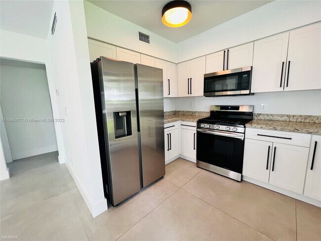 Foto del edificio - 3 br, 2 bath House - 301 S Shore Dr Apt 4