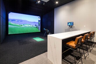 Building Photo - Moment