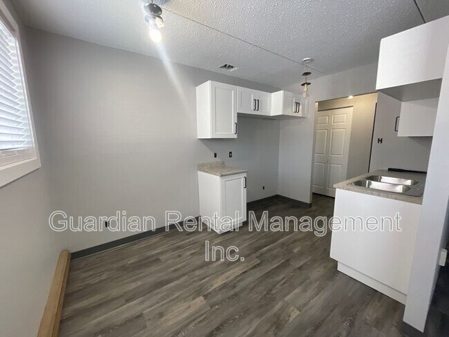 Photo du bâtiment - 525 Ford St N