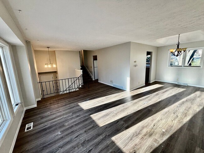 Foto del edificio - 3324 S 159th St