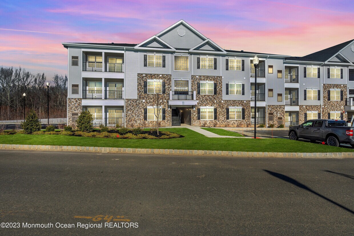 Foto principal - 923 Vanderbergh Blvd