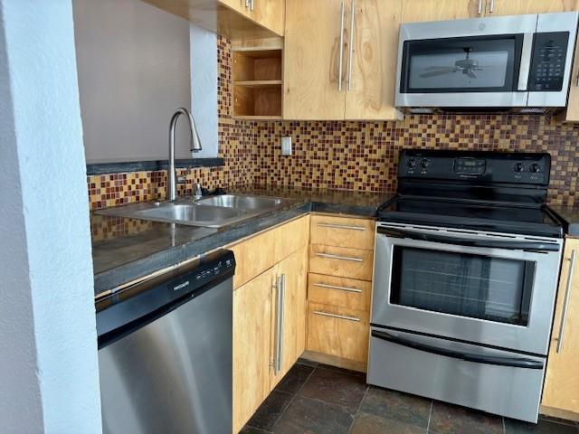 Foto del edificio - 5757 E University Blvd