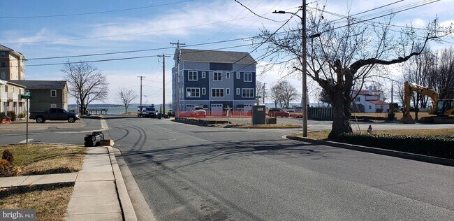 Building Photo - 209 Alliance St