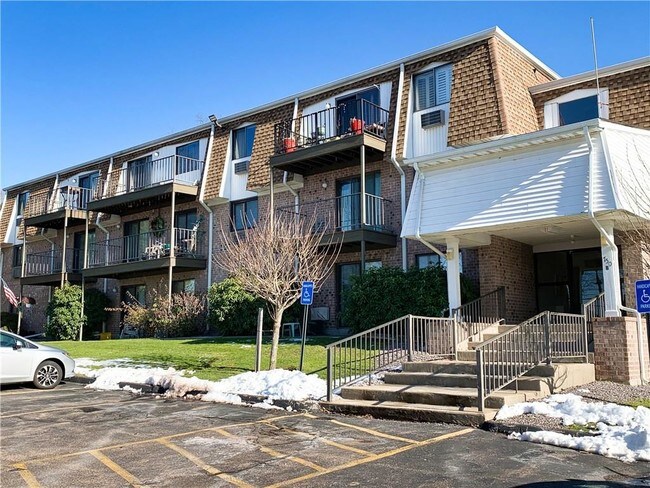 Foto del edificio - 752 Quaker Ln