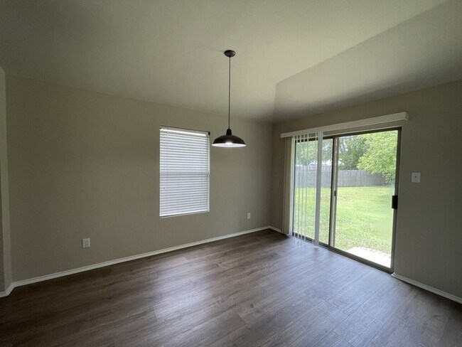 Foto del edificio - 7404 Fossil Creek Dr