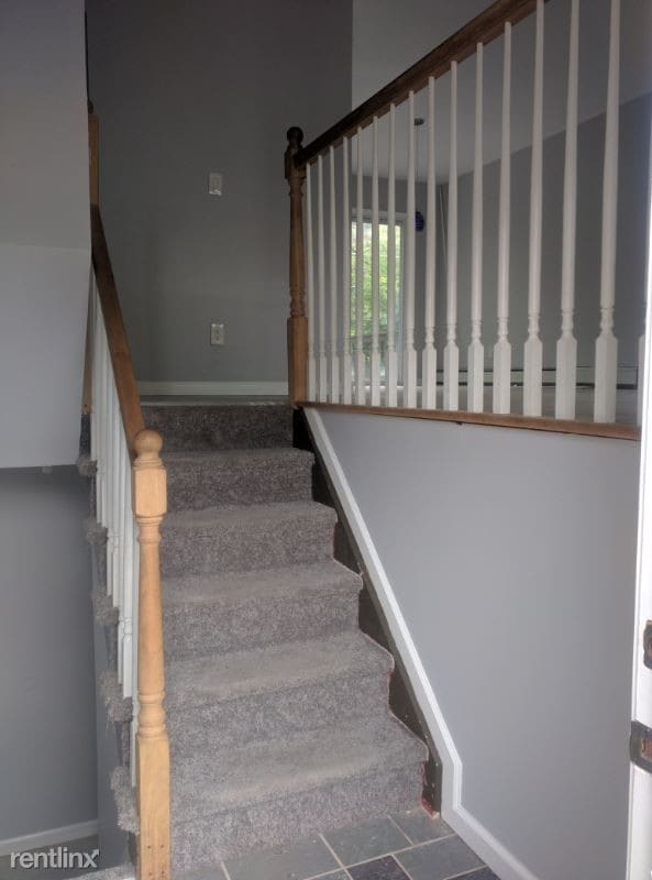 Building Photo - 4 br, 2 bath House - 8 Hall ct