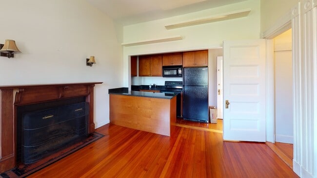 Building Photo - 591 Beacon St