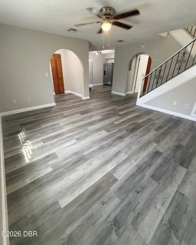Building Photo - 2028 Oak Meadow Cir