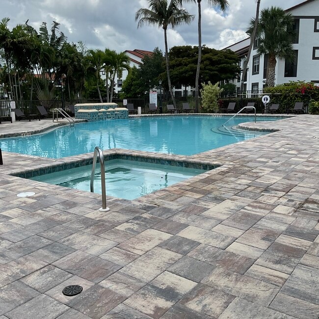 Foto del edificio - 7985 Preserve Cir
