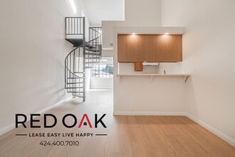 Building Photo - 4651 Cahuenga Blvd