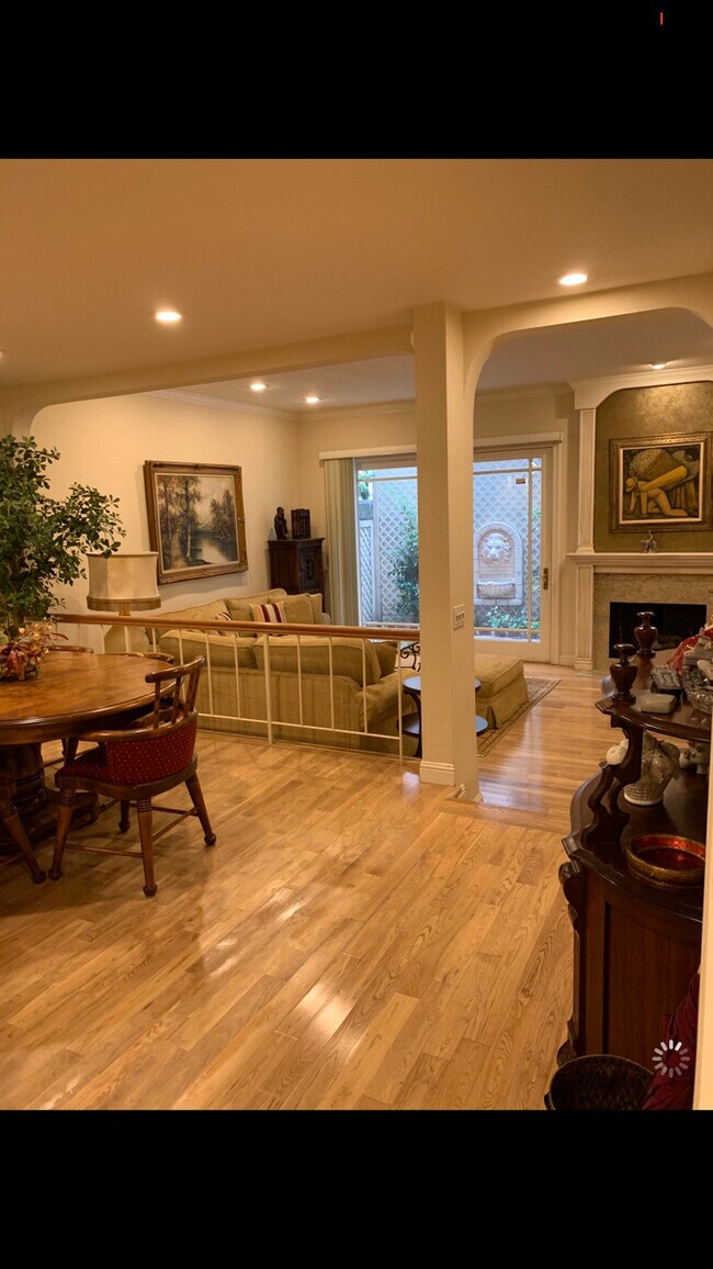 Foto del edificio - 10933 Wellworth Ave