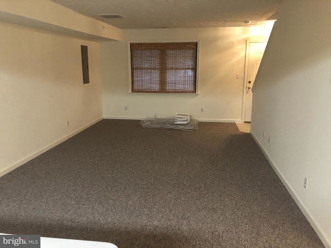 2201 Main St Unit 106, Chester, MD 21619 Room for Rent in Chester, MD