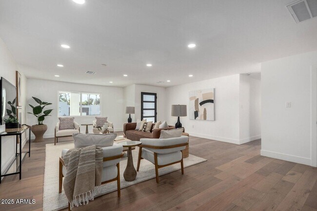 Foto del edificio - 6712 E Pershing Ave