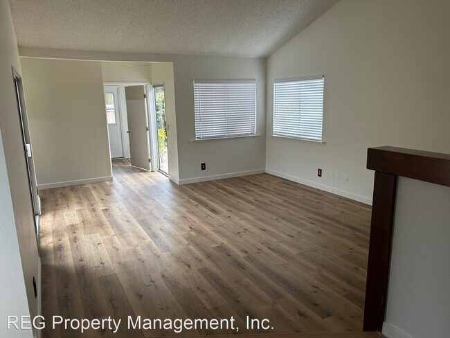 Building Photo - 3 br, 2 bath House - 1728 Royal Court