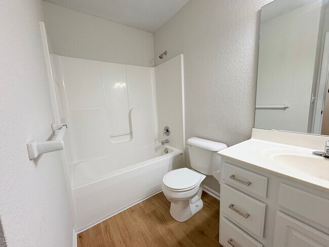 Foto del edificio - 3 Bedroom | 2 Bath | 1-Car Garage Ranch Du...