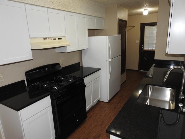 Building Photo - 12402 Deer Falls Dr