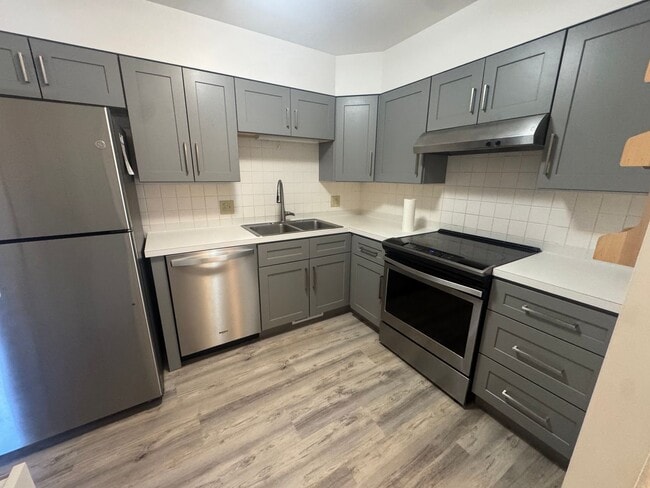 Building Photo - Three Bedroom Unit Available In Triplex in East Boulder