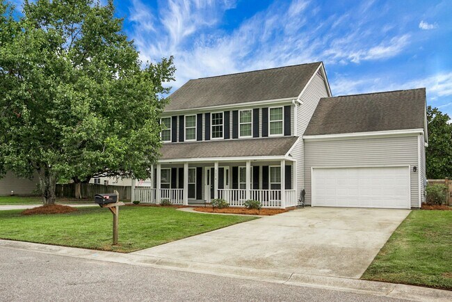 Foto del edificio - Gorgeous, 2 story, 4 BR, 2.5 BA Home with Fenced Yard near Magnolia Gardens