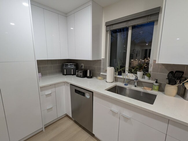 Building Photo - 35676 Ledgeview Dr