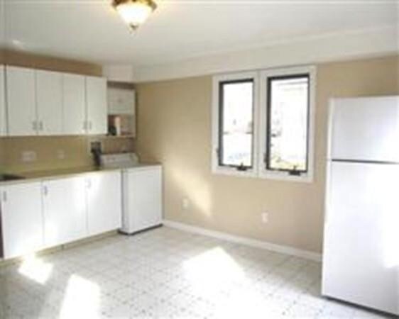 Building Photo - 11 Millbury St