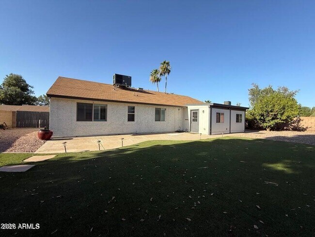 Building Photo - 6502 E Grandview Dr