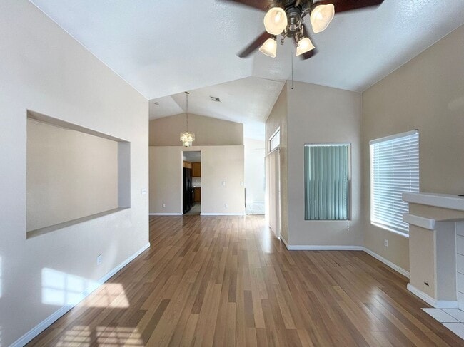 Building Photo - Gorgeous single story home