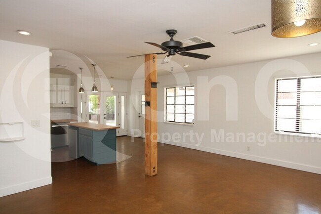 Foto del edificio - 2925 E Cheery Lynn Rd