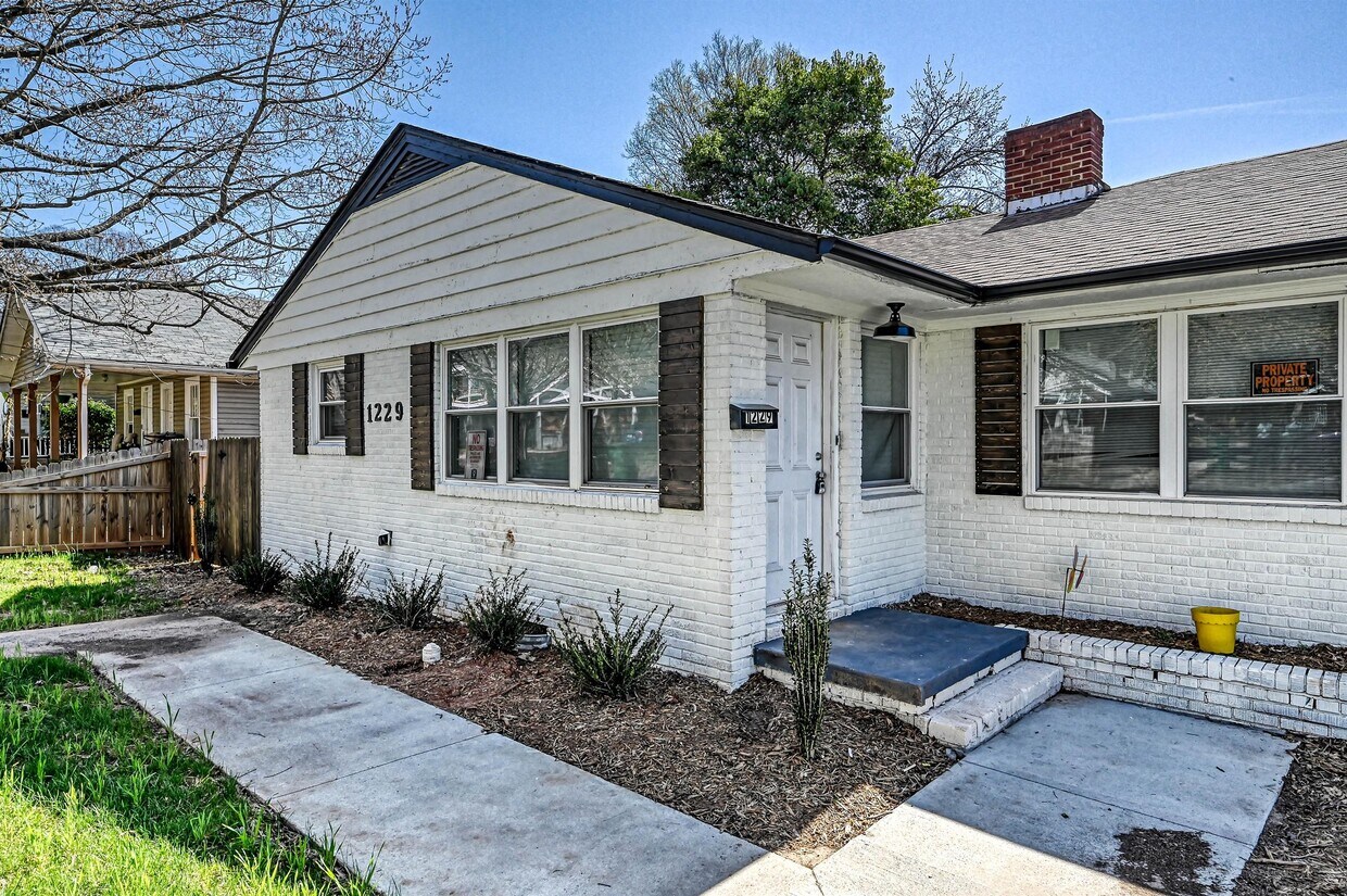 Primary Photo - 1229 Effingham Rd