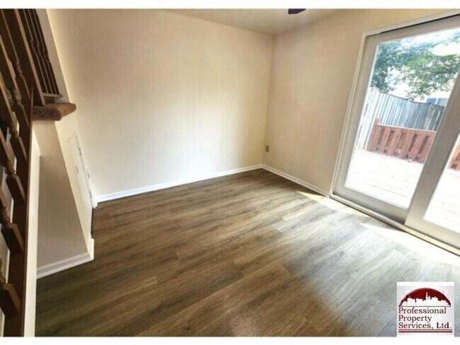 Building Photo - Charming 3br/1.5ba Townhome Updated, Convenient, And Move In Ready