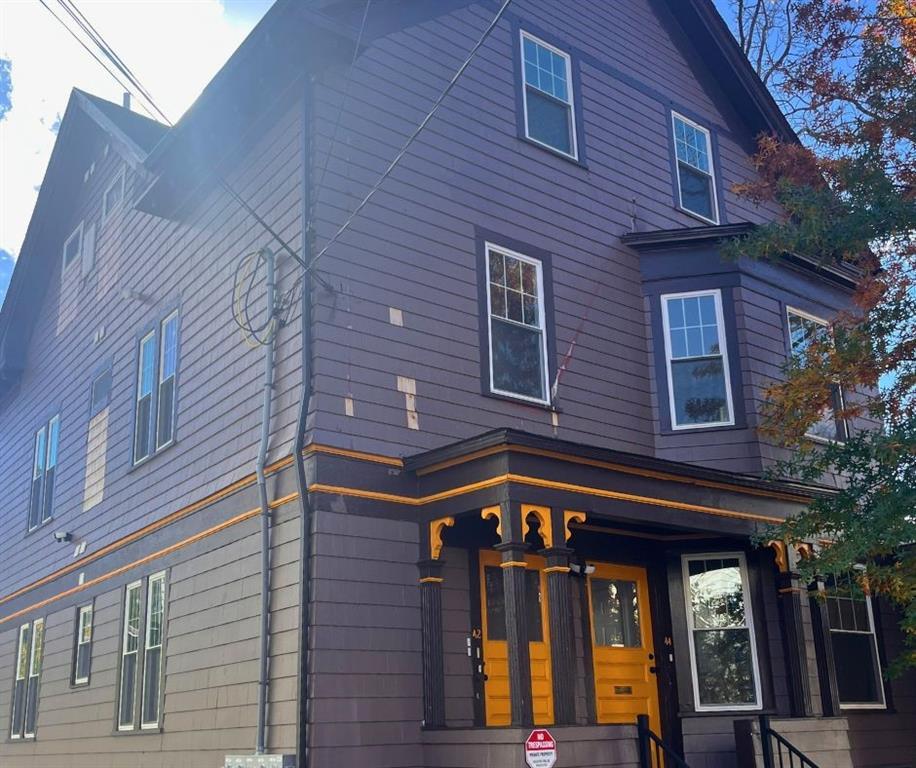 Primary Photo - 42 Oak St