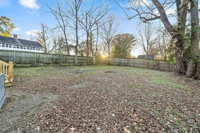 Building Photo - 828 Gracey Ave