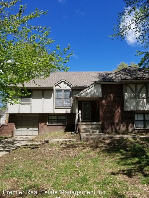 Primary Photo - 317 NW Highland Ln