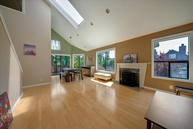 Foto del edificio - 953 Shoreline Dr