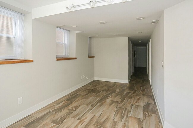 Foto del edificio - 2326 N Southport Ave
